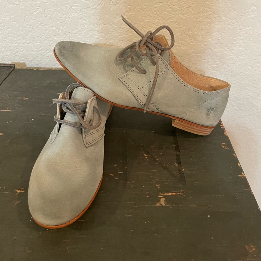 Frye Light Gray Leather Lace-Up Oxfords